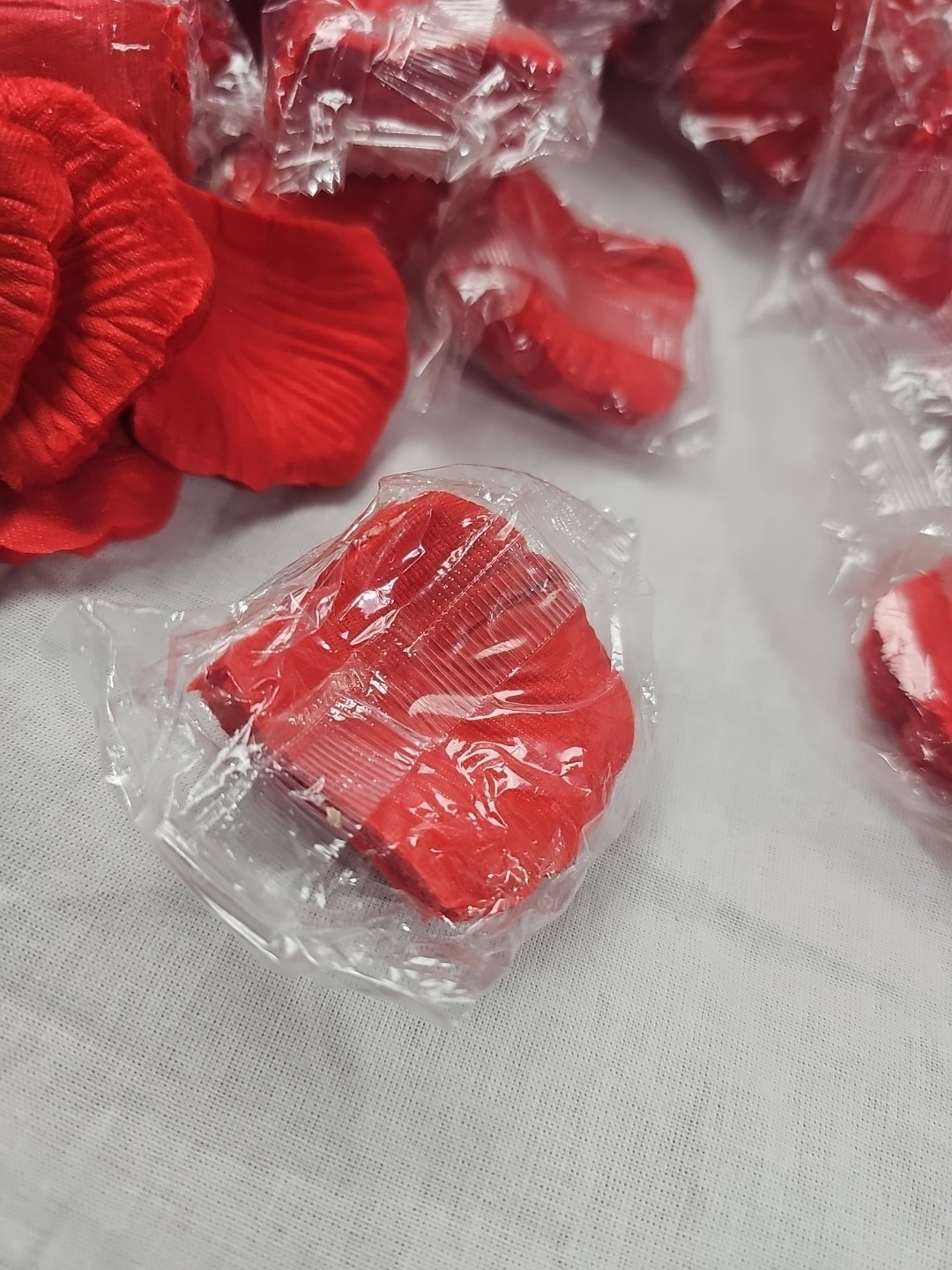 Large Bag Of Artificial Rose Petals for Romantic Night, Weddings… Flower Girl