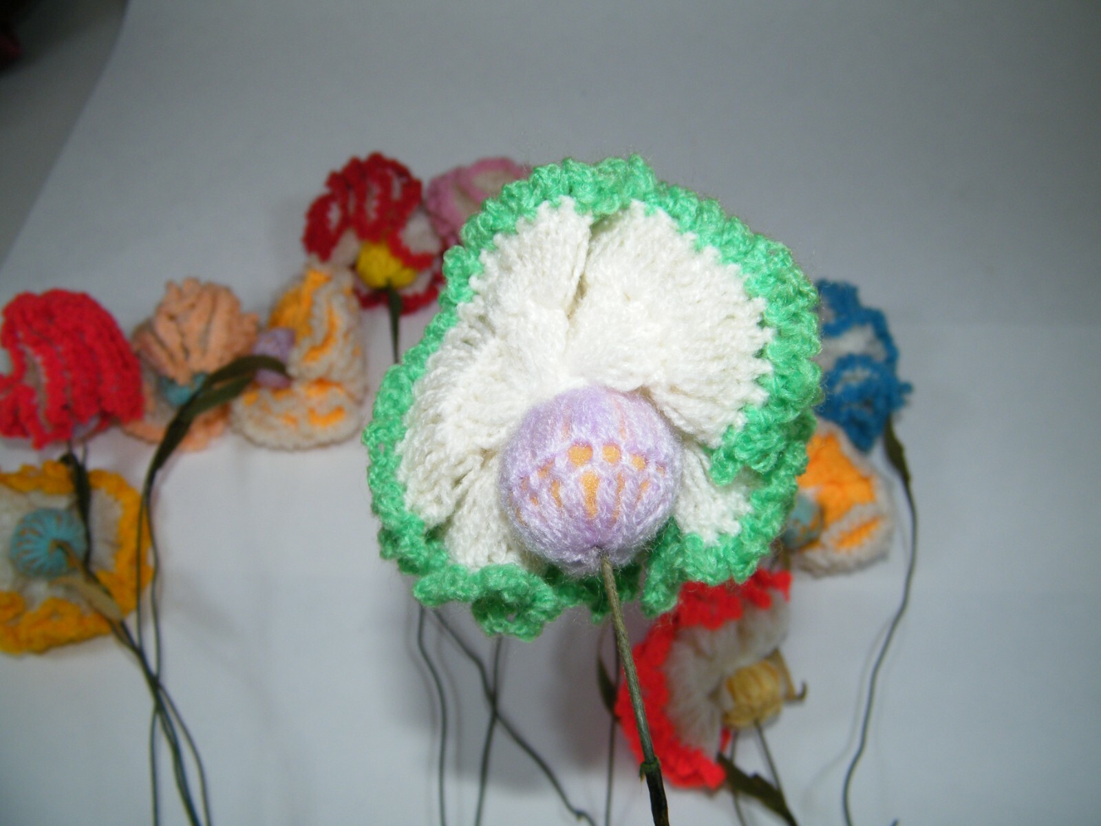 (12) HAND CROCHETED FLOWERS FLOWER BOUQUET WIRE STEMS