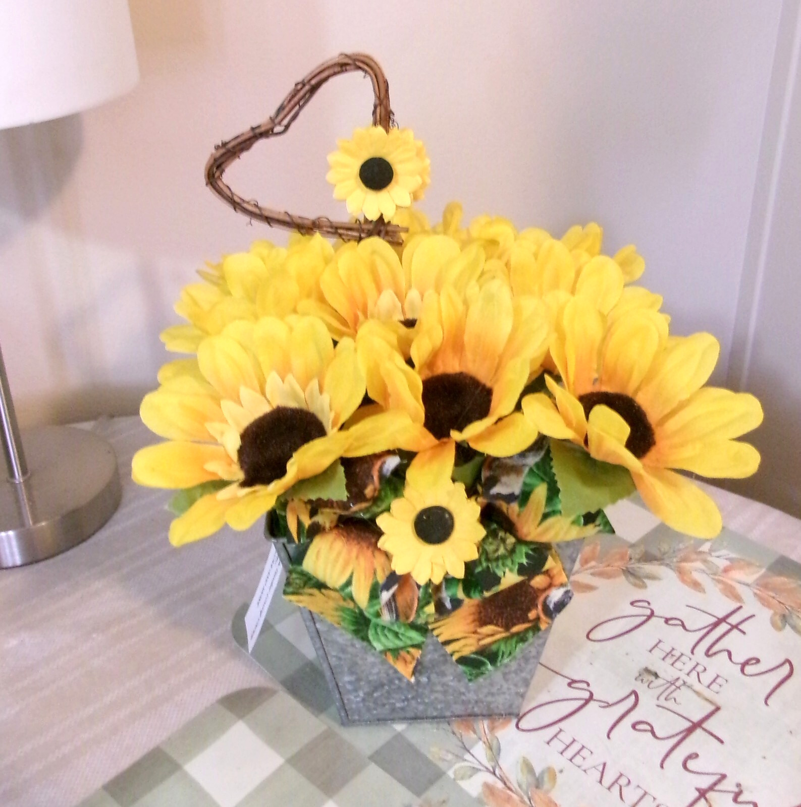 Sunflower Arrangement Centerpiece Country Decoration Heart Floral Accent New USA