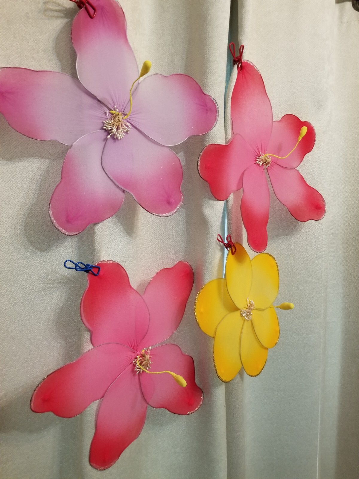 Kids 3D Wall Flowers (Set of 4) Nylon 13″ to 15″ in diameter. New
