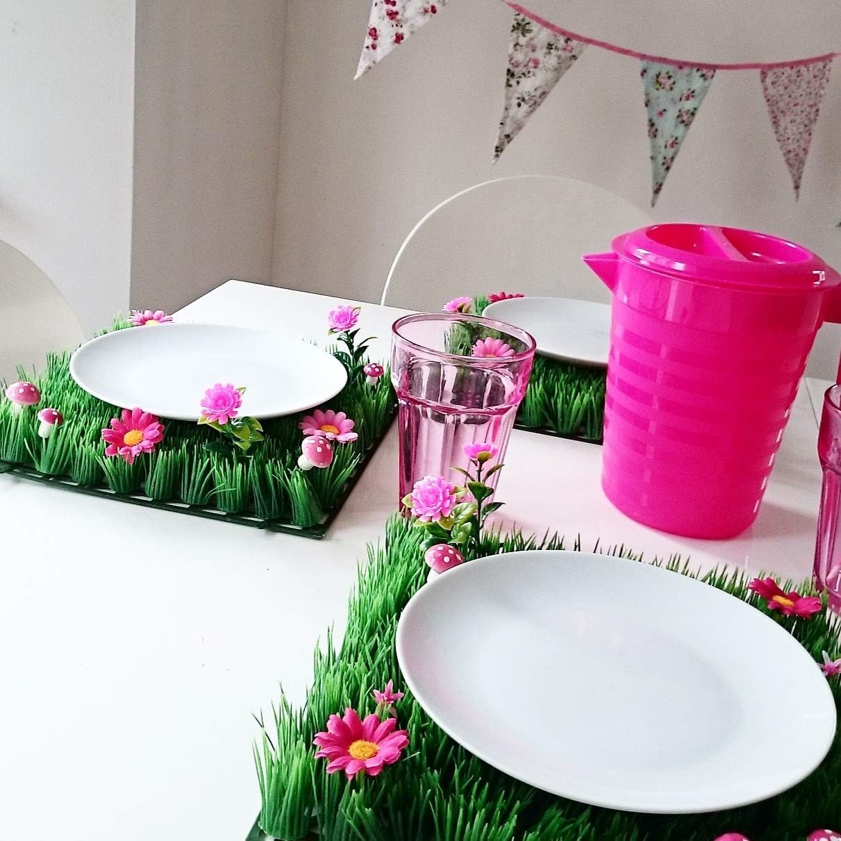 Artificial Grass Place Mat – Set of 4 Table Mats with Flowers