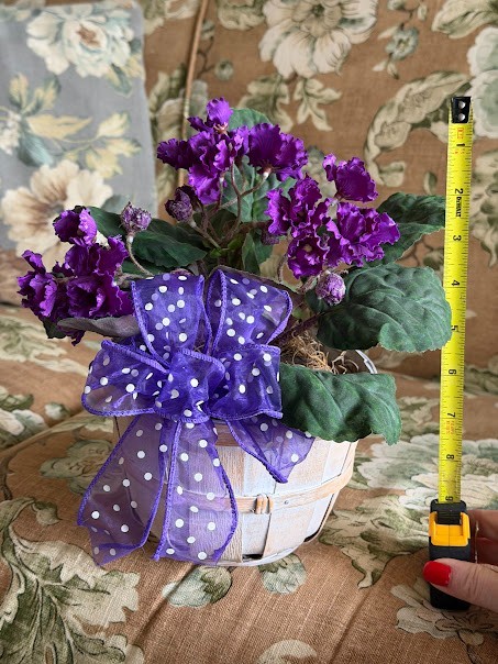 Decor Artificial spring flowers purple violets in a pot