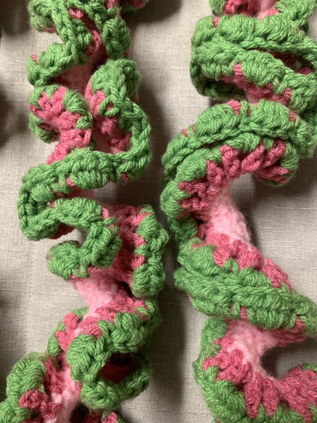 Garland Spiral Ruffle New Pink and Raspberry Pink With Green Leaves Thick