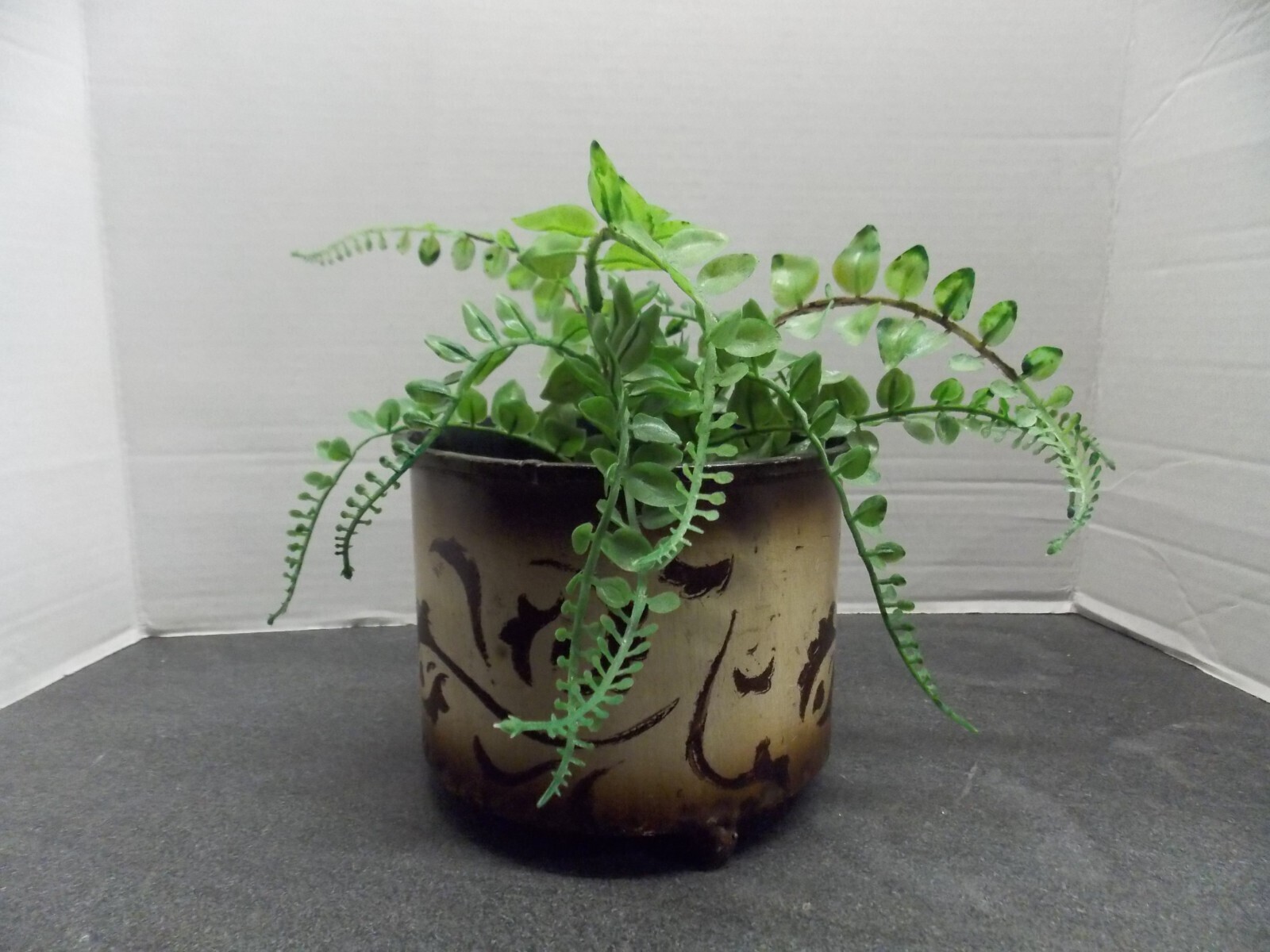 set of 3 beautiful metal tan and brown design planters 5″-6.6″ wide, 5″ tall