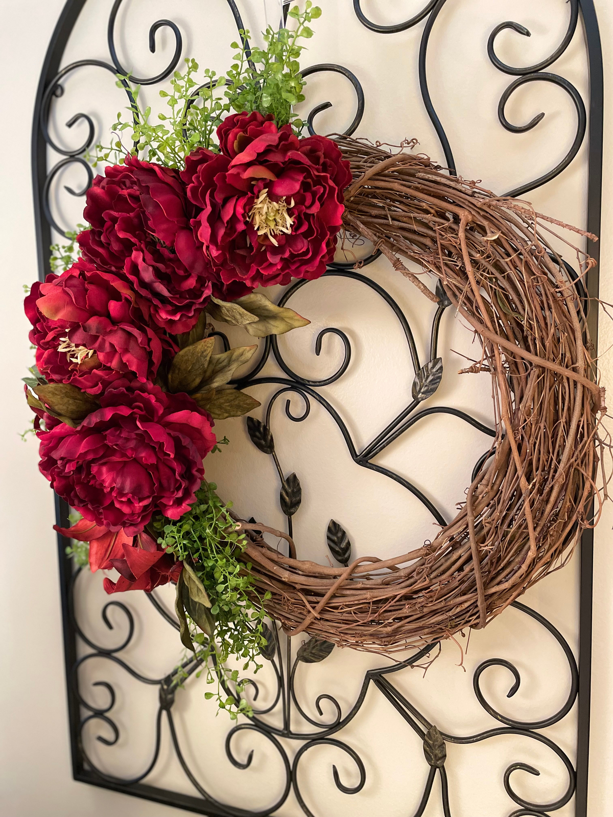 WREATH OBSESSION IN CRIMSON BEAUTY
