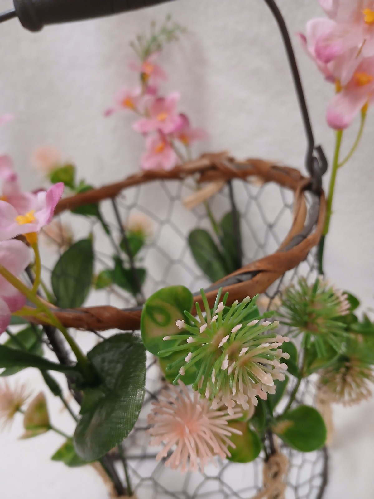 Vntg Farmhouse Wire Basket Floral Arrangement Wild Flowers Pink Cottagecore Boho
