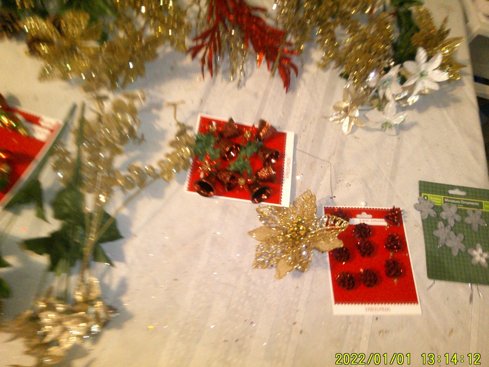LARGE ASSORTMENT OF CRAFT ARTIFICIAL FLORAL POINSETTIA FLOWERS HOLIDAY MANY UNUS