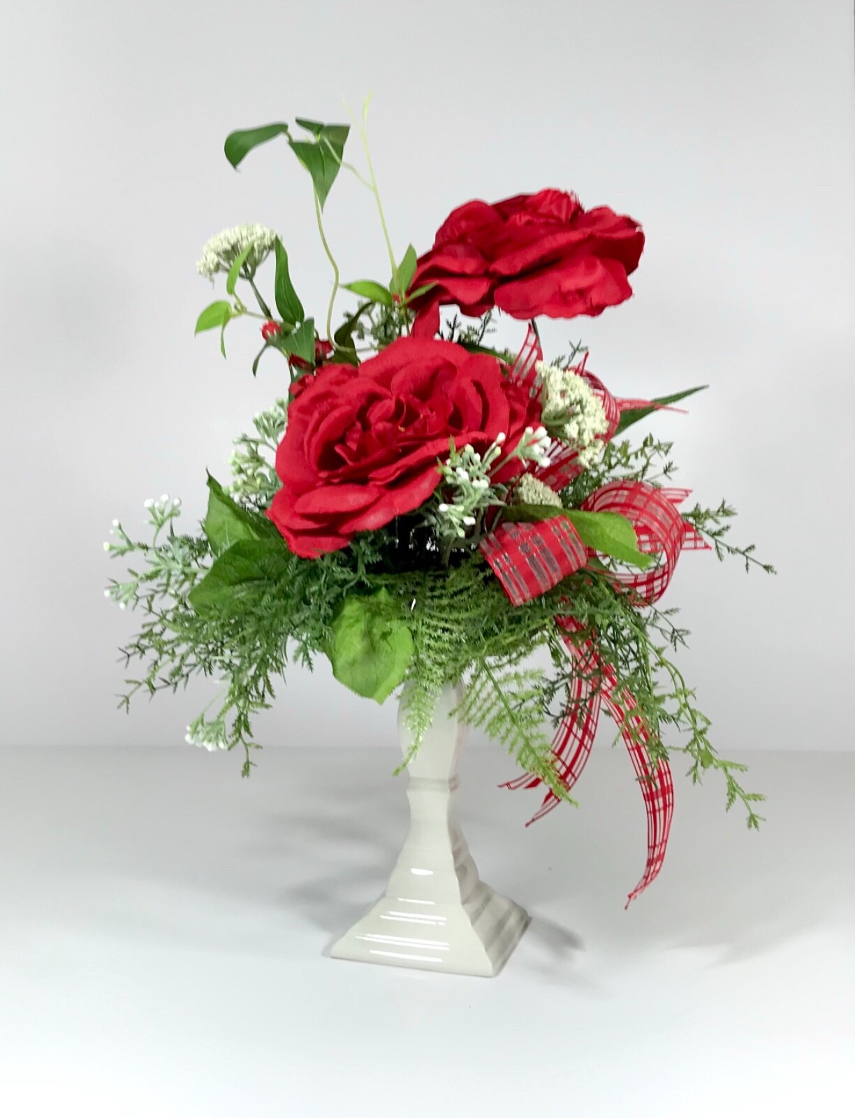 FLORAL MIKASA JAPAN CERAMIC WHITE CANDLESTICK RED FLOWER ARRANGEMENT ELEGANT