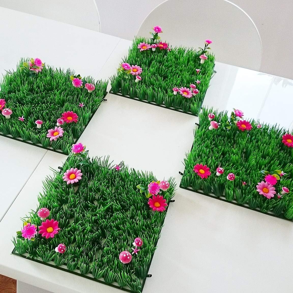 Artificial Grass Place Mat – Set of 4 Table Mats with Flowers