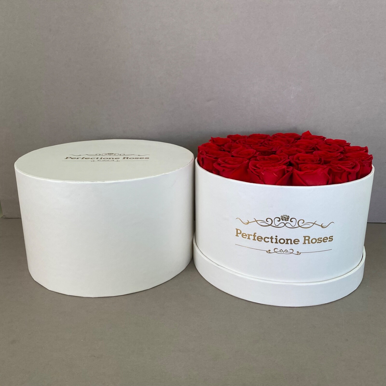 NIB Perfectione 27 Preserved Real Red Roses in Round Box ~ Lasts 3-5 Years