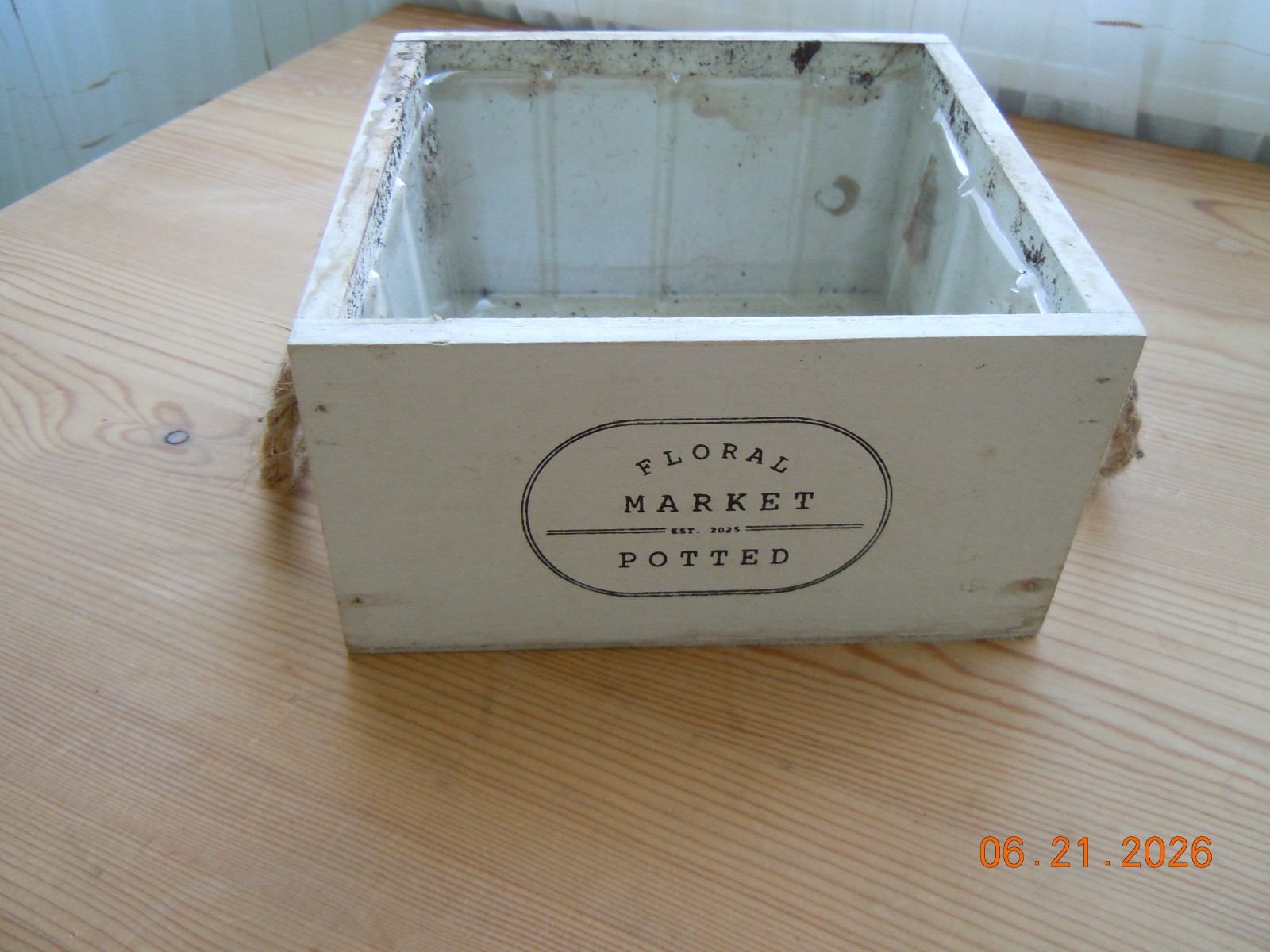 White Washed Wood Planter Box W/Plastic Liner 5 3/4″ square x 3″ high
