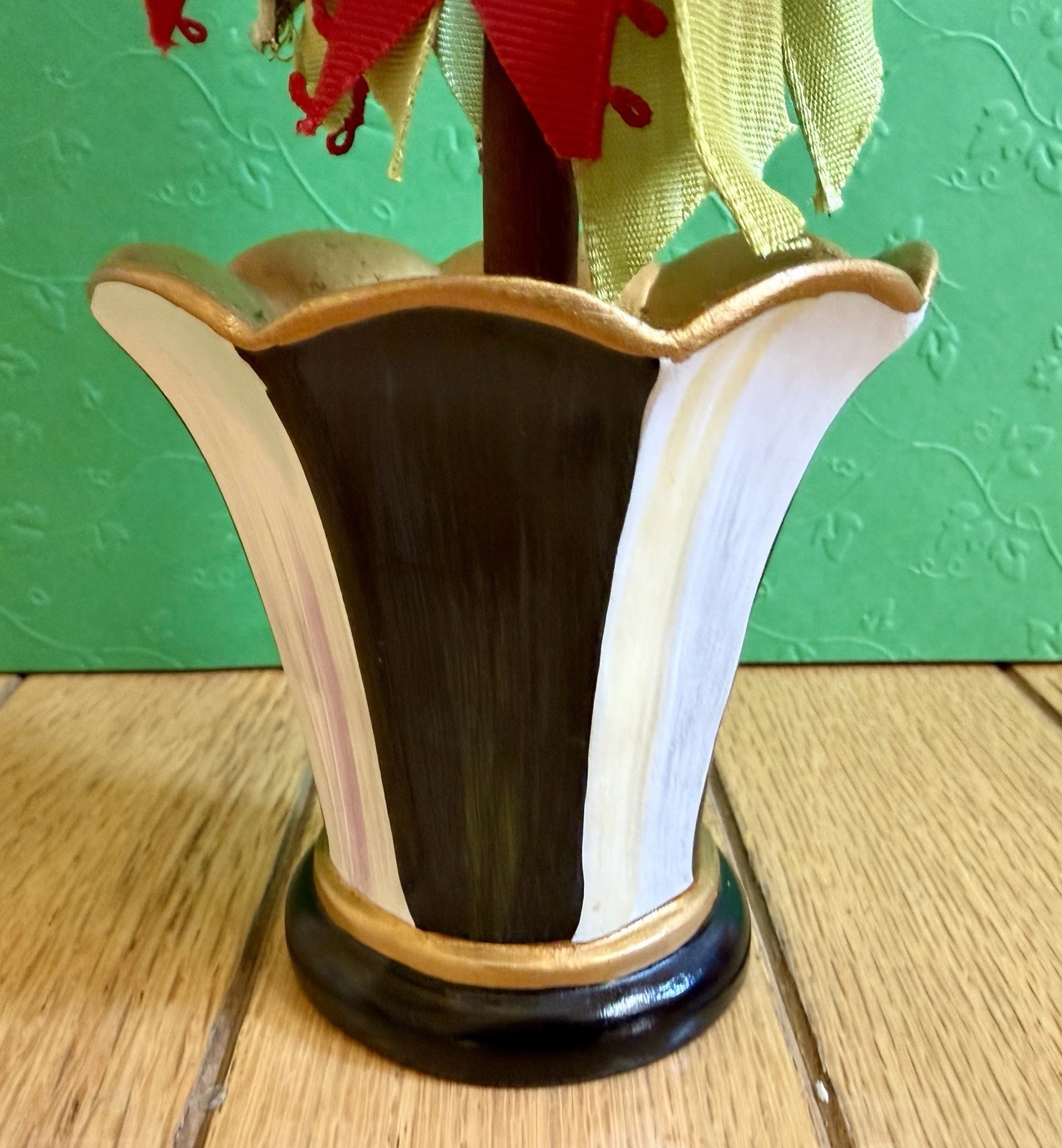 MacKenzie-Childs 10” Christmas Boxwood Red & Gold Courtly Check Topiary EUC