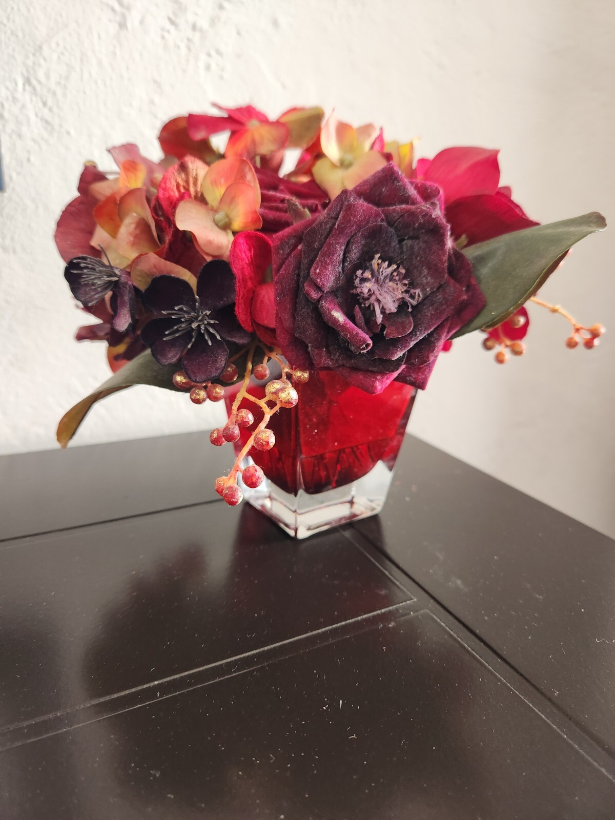 Small Red Artificial Silk Flowers with Red Glass Vase Faux water for Table Home