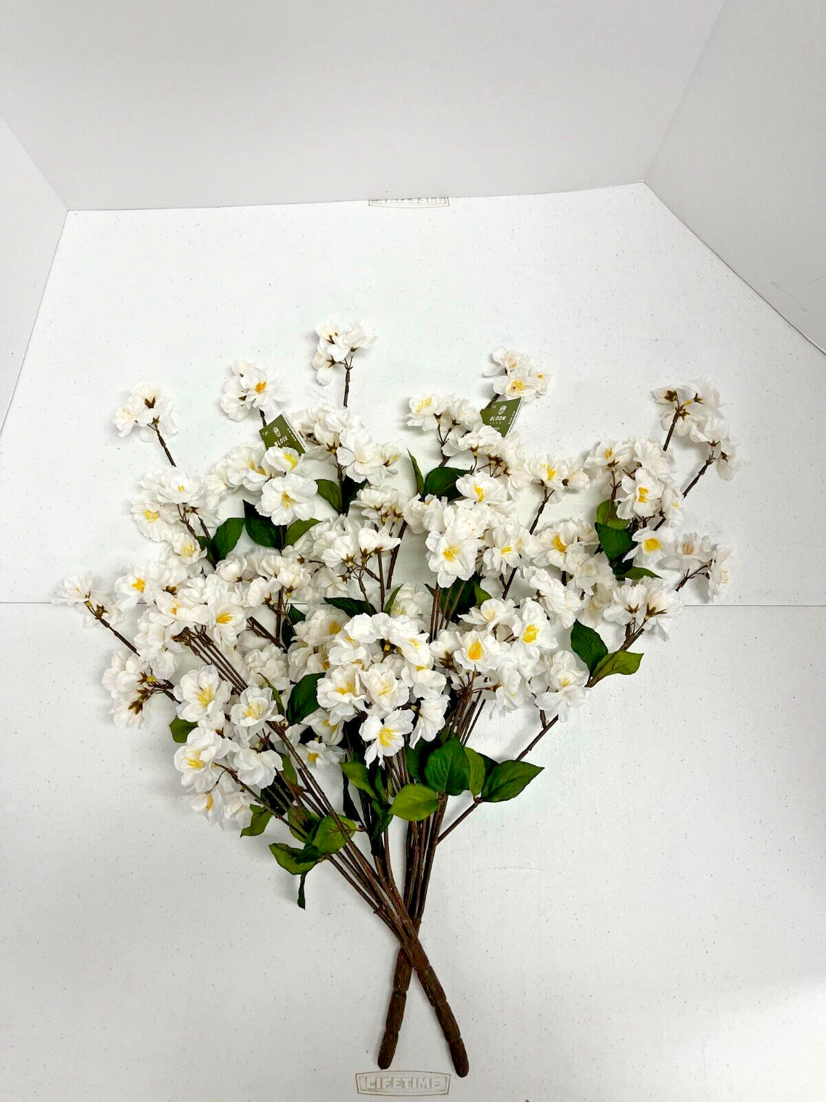 Silk Flowers. 2 Bundles. White. 24″Length . High Quality. Very Realistic. New.
