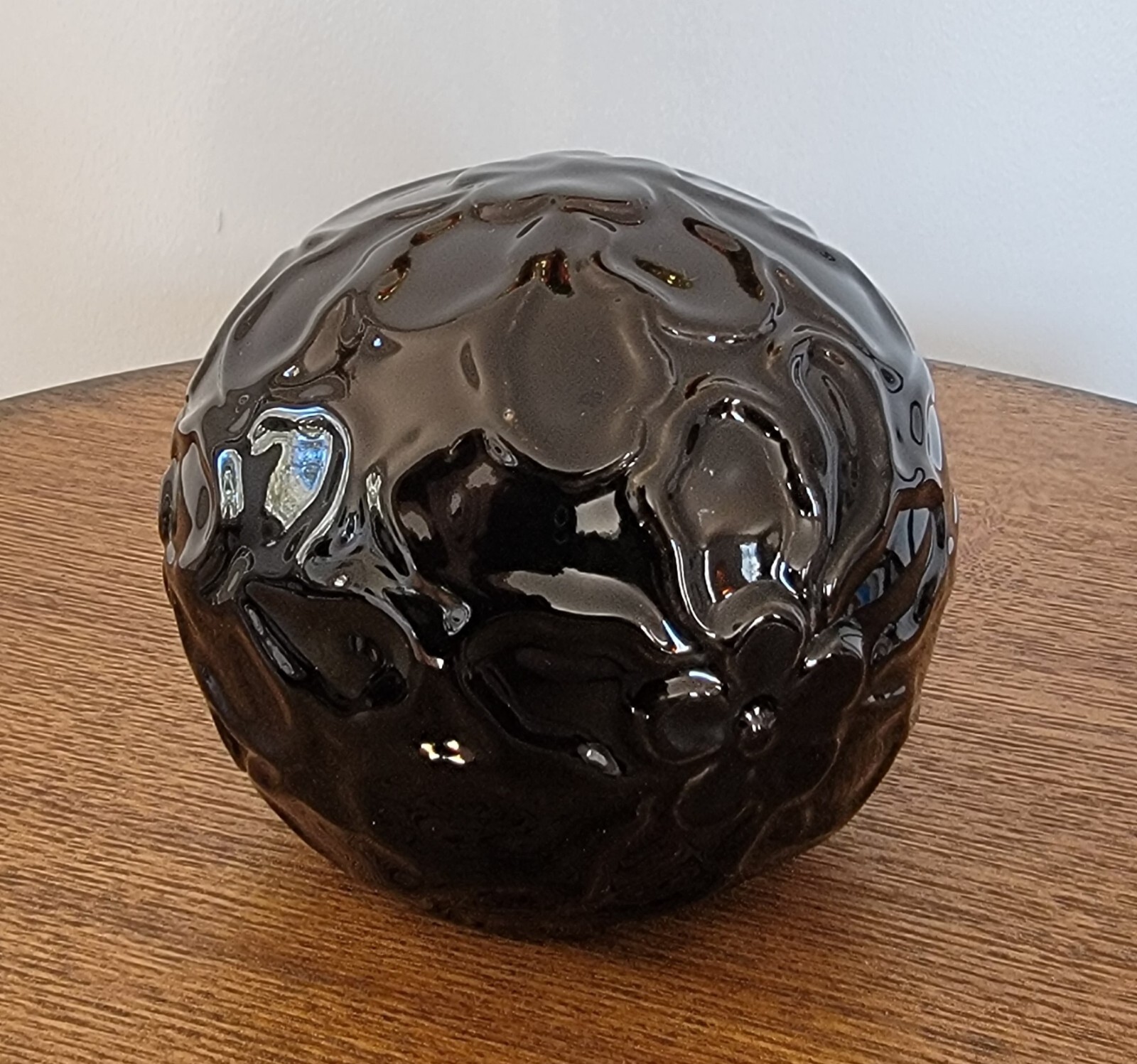 Small Back Decorative Gloss Porcelain Ball Flower Motif, 3 In Diameter
