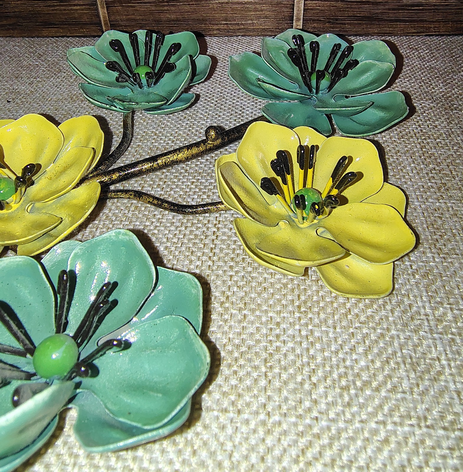 VTG Yellow/Green Metal Flower Wall Hook With Decorative Clear Plastic Knob