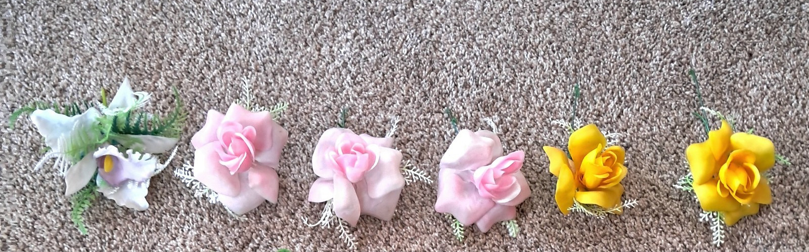 NOS 28 Pieces Vintage Retro Plastic Flowers and Greenery New with Tags