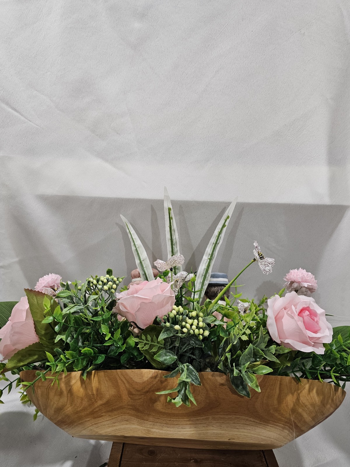 Lovely Floral Centerpiece, Pink Roses, 2 darling children. 15″W in solid wood