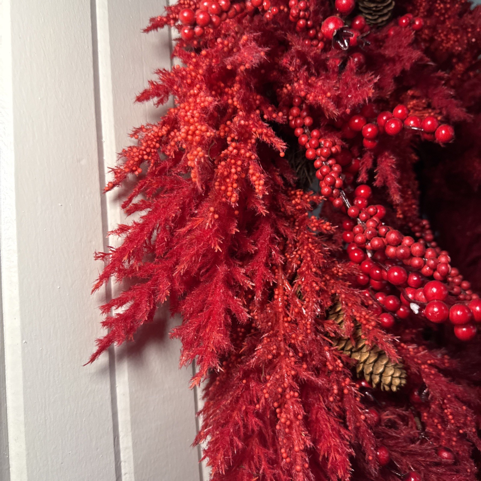 Beautiful Fluffy Red Christmas Wreath Berries Pinecones 27”