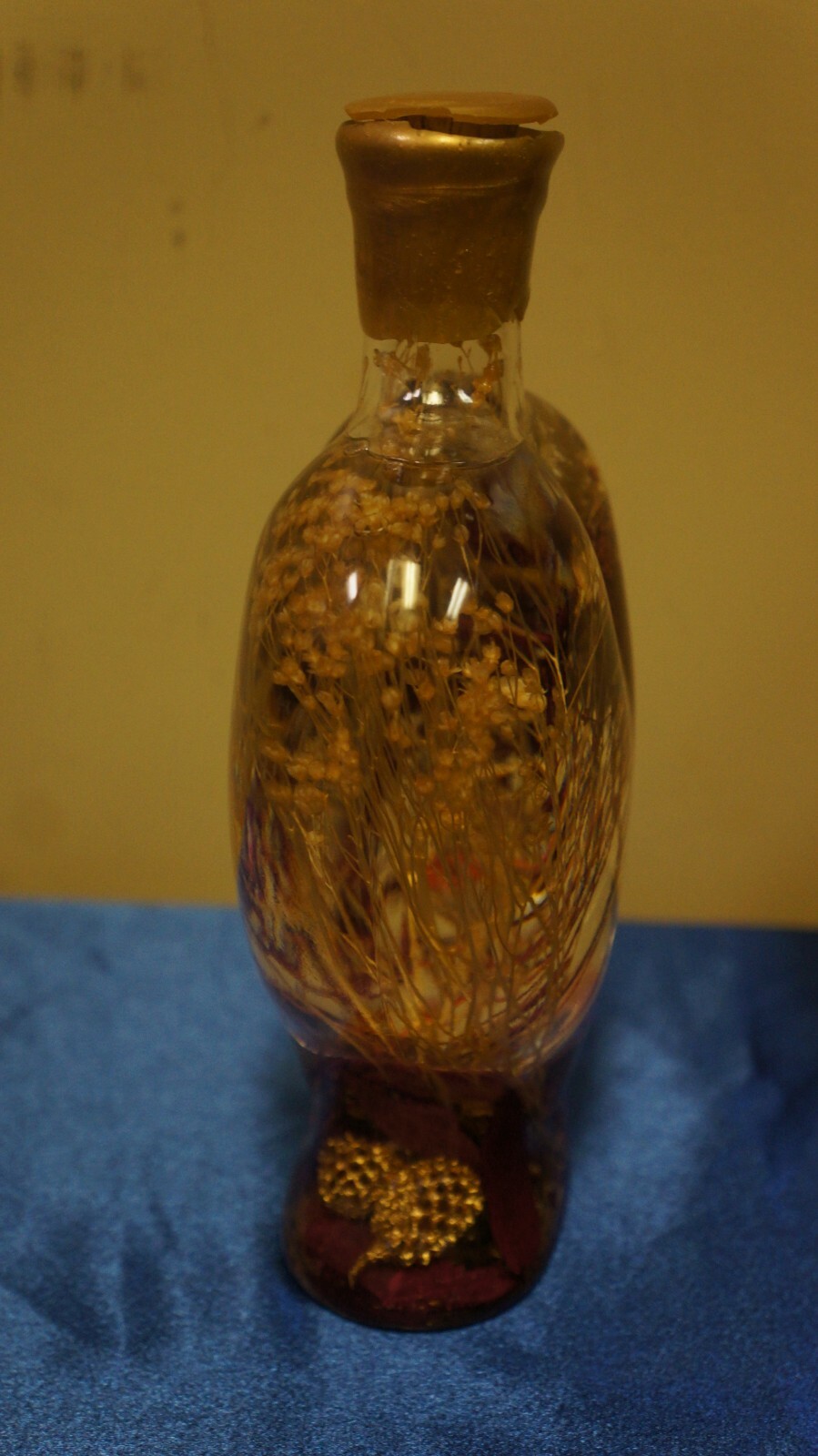 HEART SHAPED FLORAL DISPLAY W WATER W LID 8″ TALL GLASS