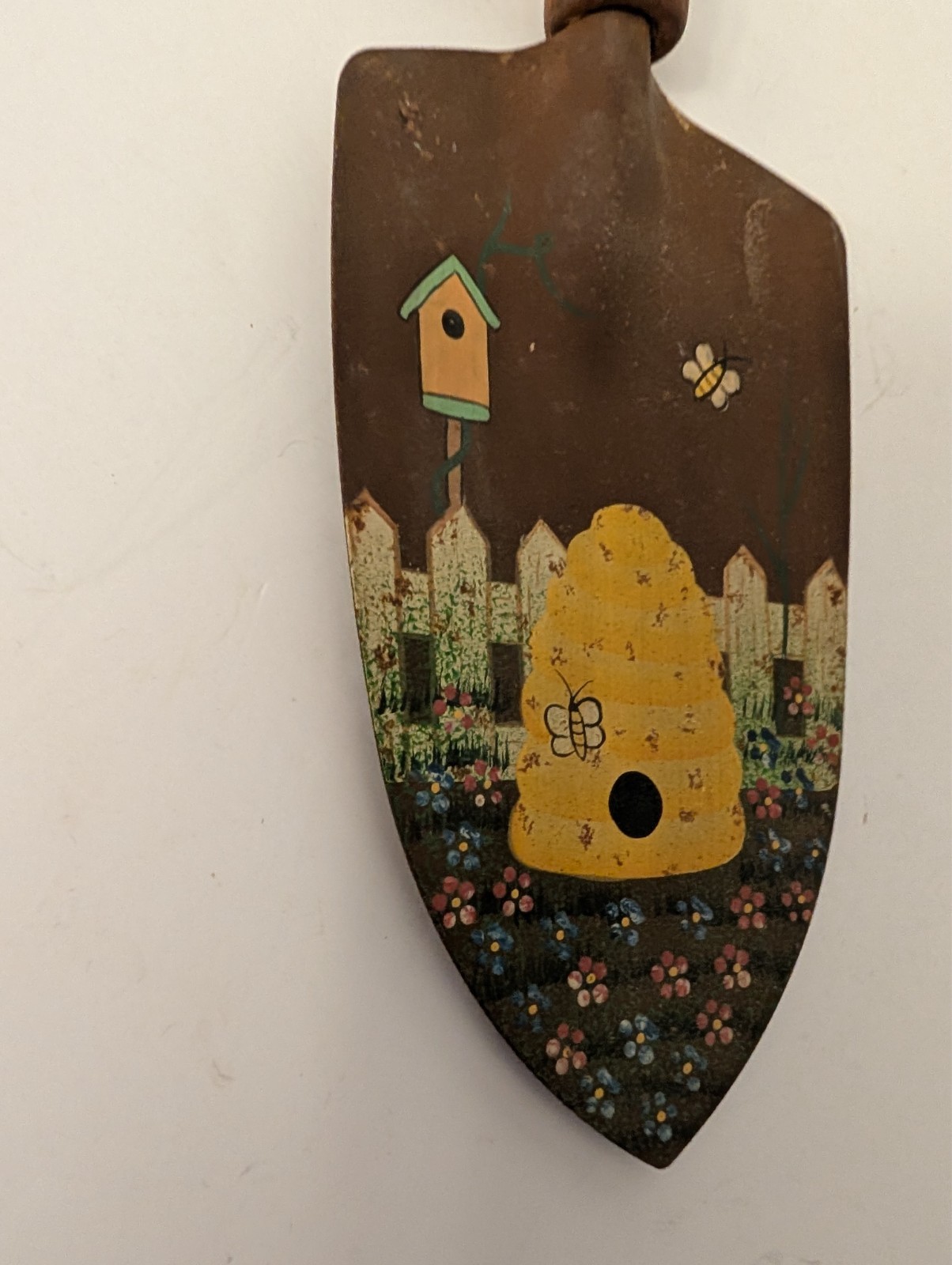 Vtg Hand painted decorative Honeybee garden Birdhouse spade-wood handle DECOR