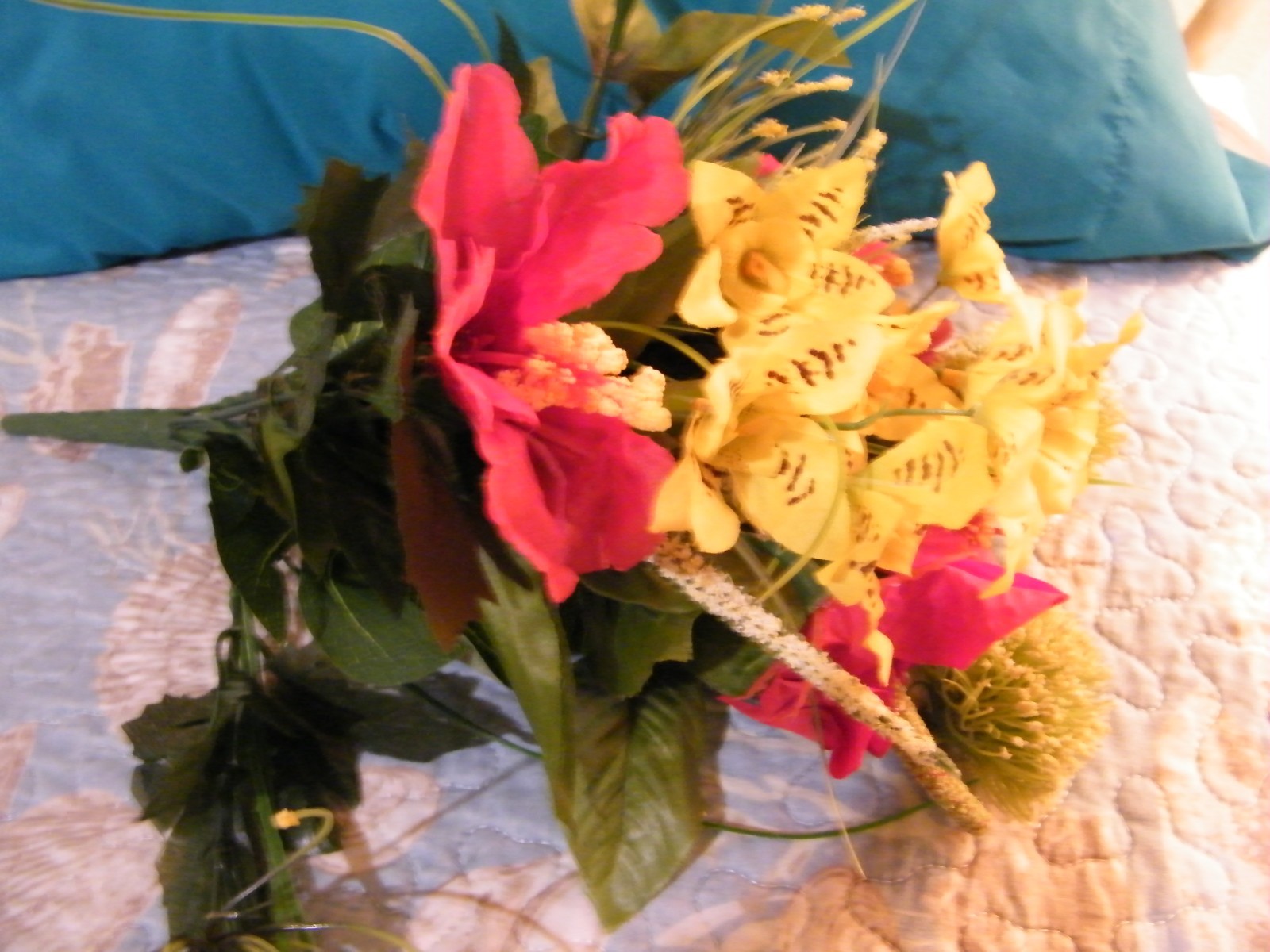 NEW 2 SMALL BUNDLES MULTI COLOR ASSORTED ARTIFICIAL FLOWERS LIKE LIKE