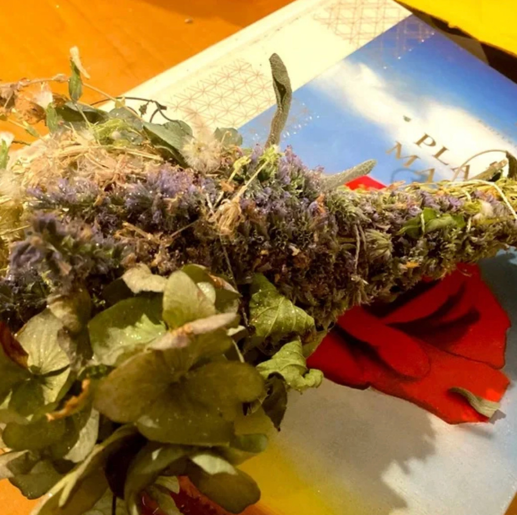 Windswept wand organic botanicals including hydrangea, sage, oregano, and hyssop