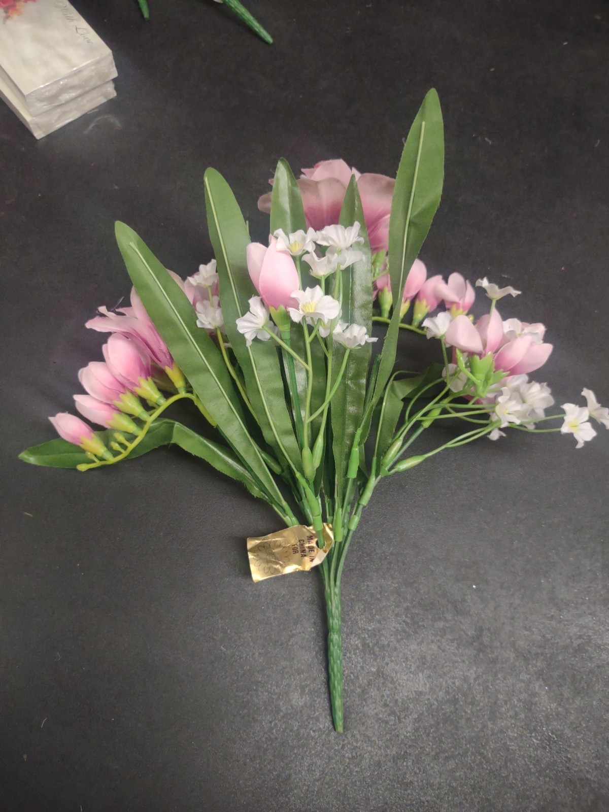 Vintage 10″ Silk Freesia Bush, Mauve Pink, 5 Stems, Baby’s Breath & Foliage