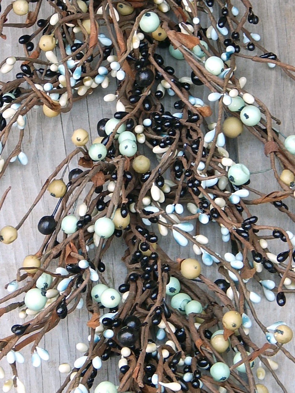 NEW Primitive Pip Berry MIXED Garland LT BLUE BLACK PRIM CREAM 53″