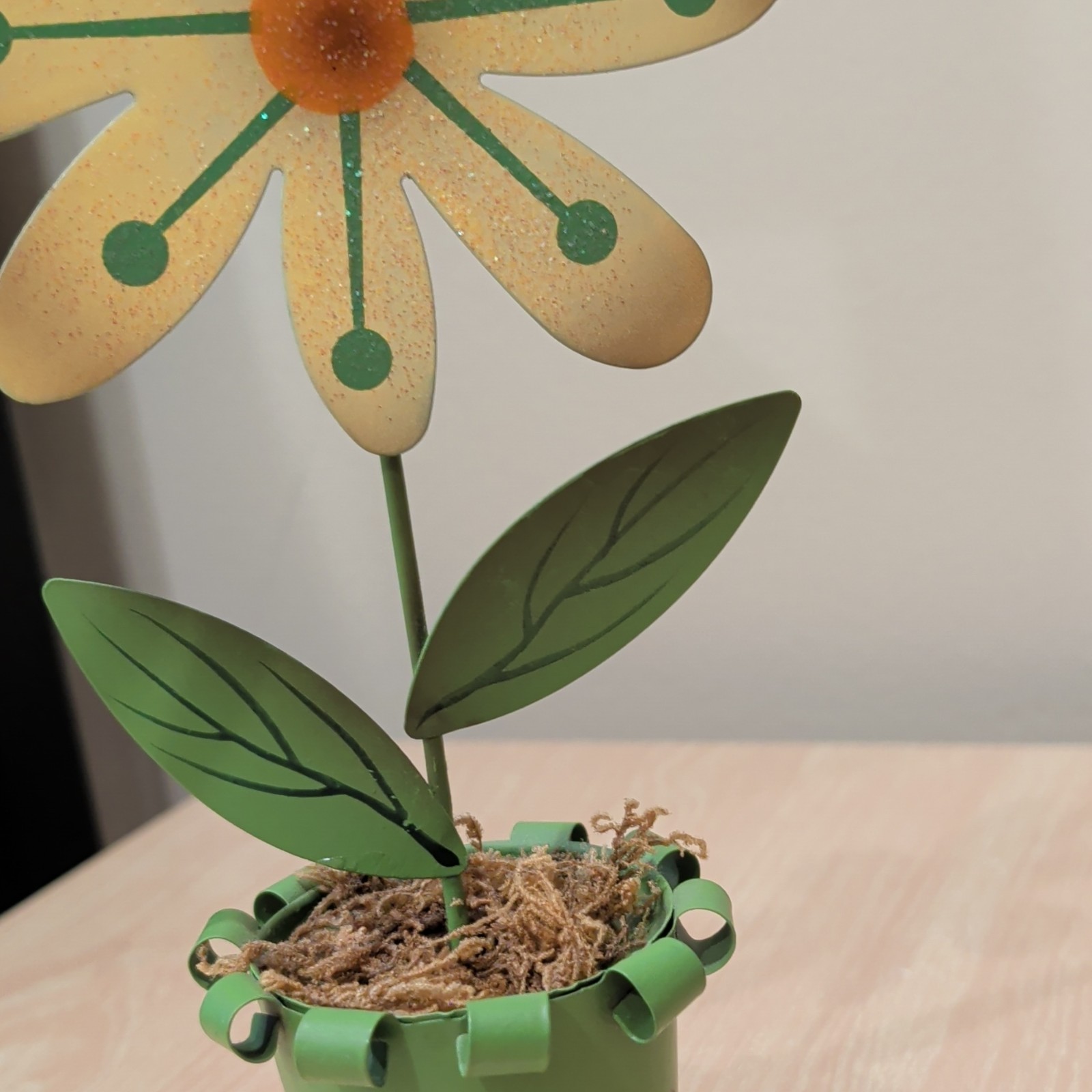 Artificial Metal Daisy Flower Pot Décor Set, Multicolor Floral Arrangement