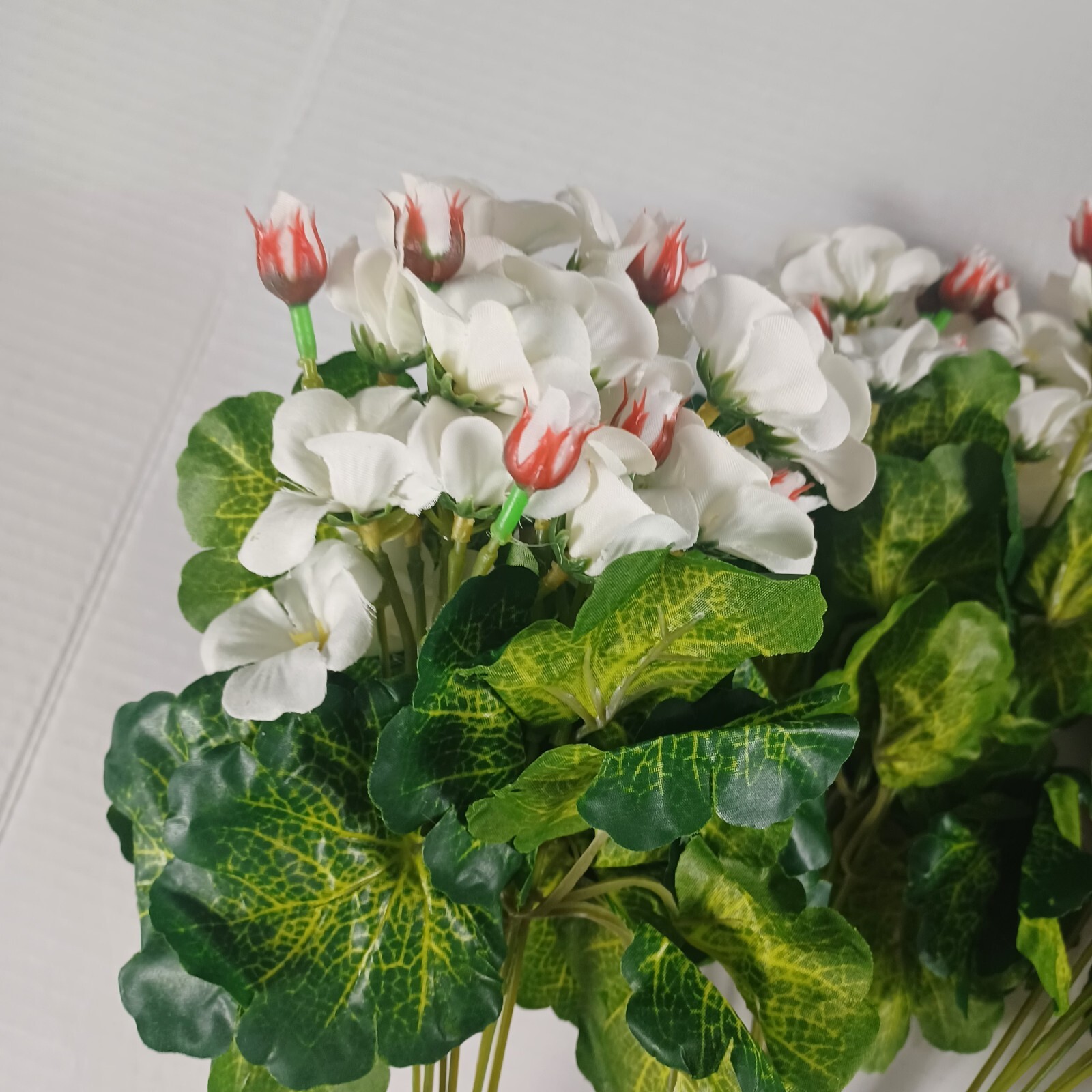 Mini Geraniums Artificial Faux Flowers -White -Set Of 4 -NEW -Floral Decoration
