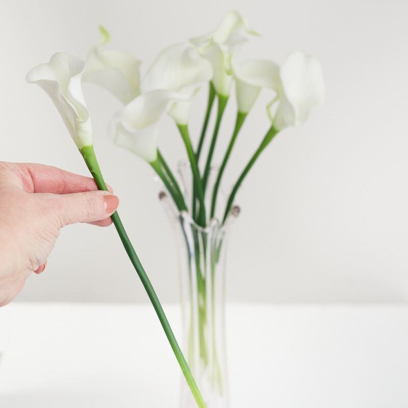 14″ White Artificial Calla Lily Floral Bouquet