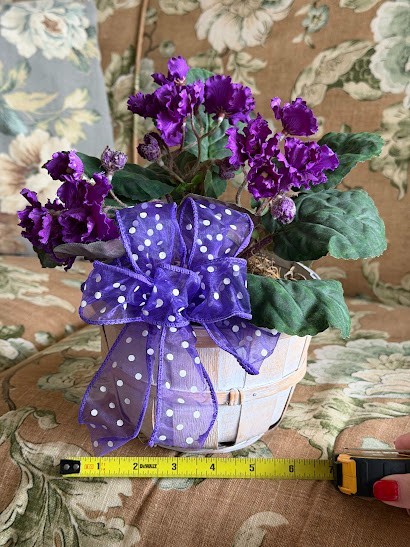 Decor Artificial spring flowers purple violets in a pot