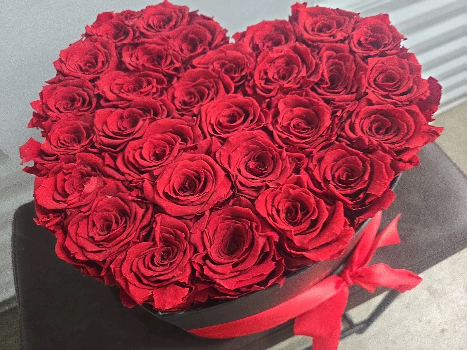 THE MILLION ROSES 30 Preserved Roses Heart Box Gift Red