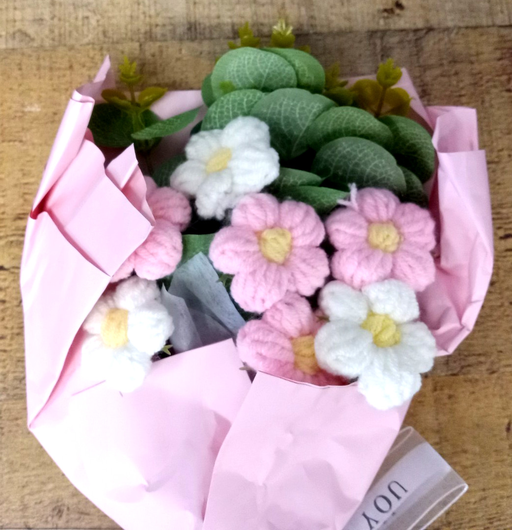 Lmniu Knit Crochet Plush Valentine’s Flower Bouquet Artificial Flowers – 12”