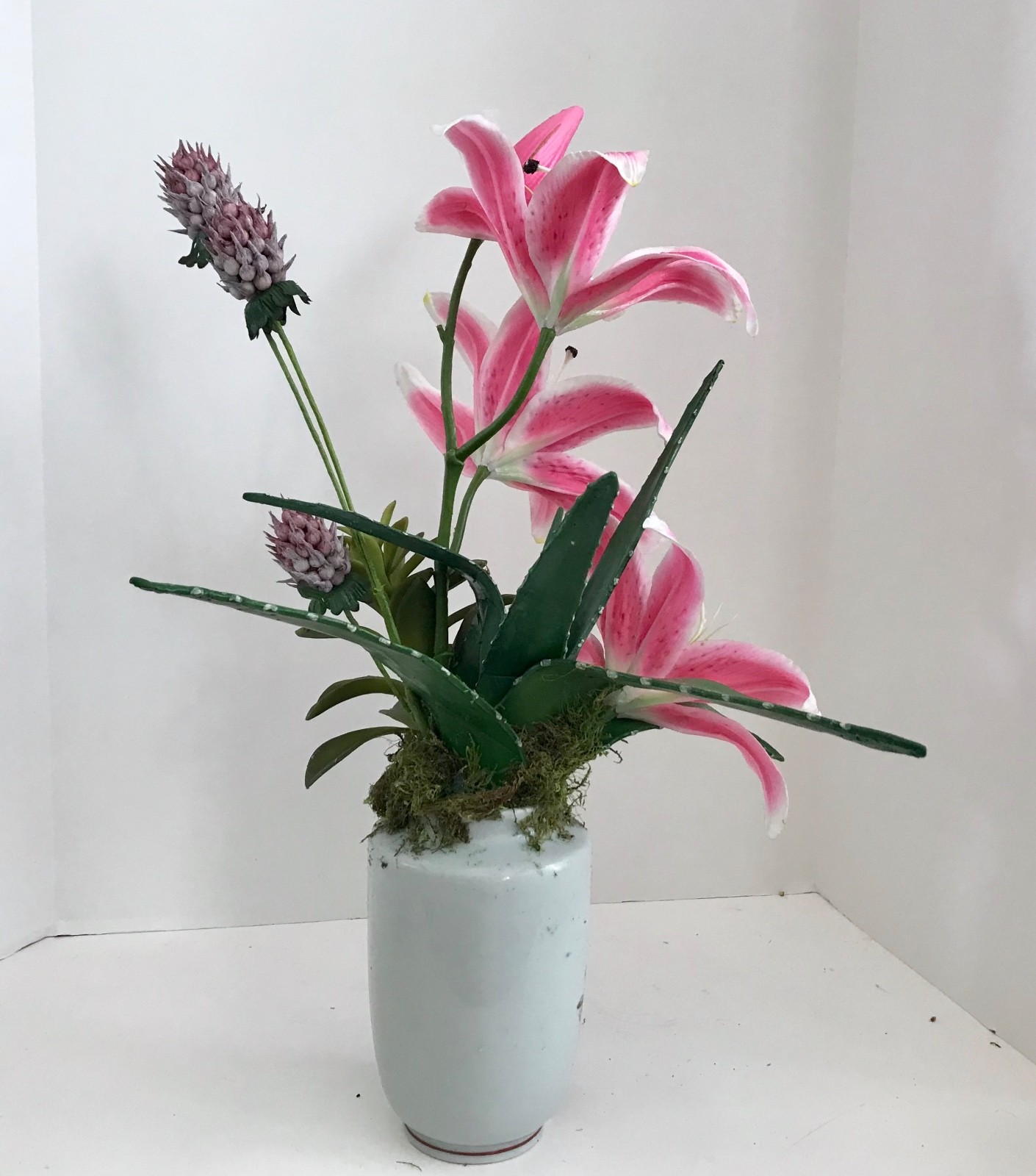 Floral Arrangement with Silk Premium Casablanca Lilys In a Toyo Geisha Vase