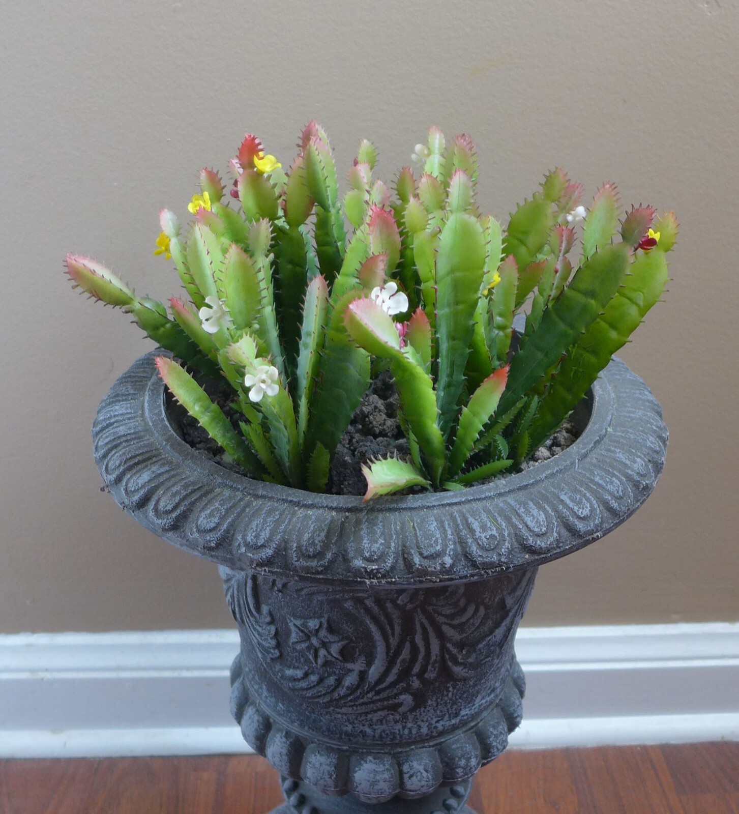 6 Pcs Artificial Blooming Cactus Succulents Grass (3 colors #140)