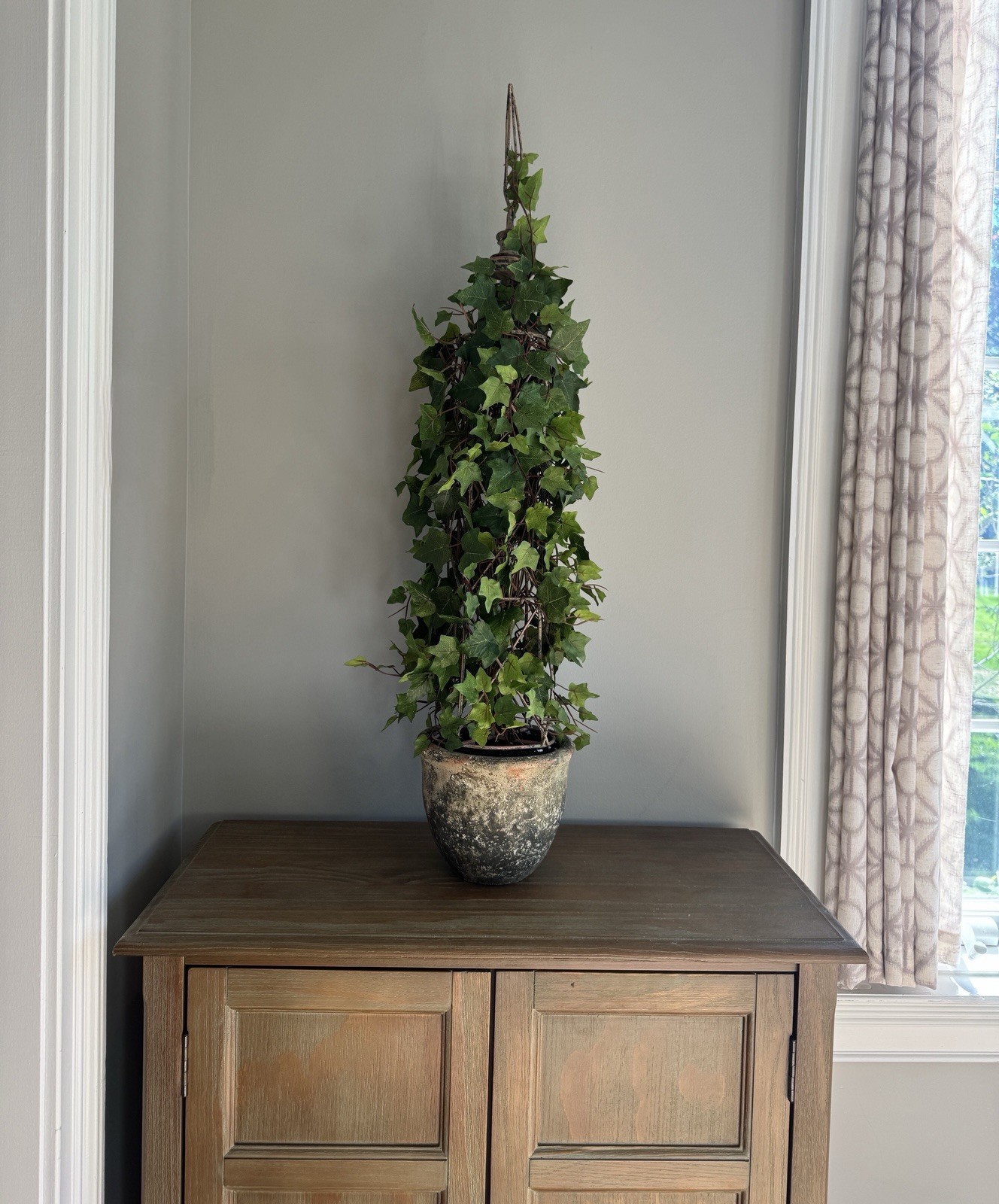 38″ Faux Ivy Topiary – Iron Frame Wire Finial – Rustic Terracotta Pot $150 NEW