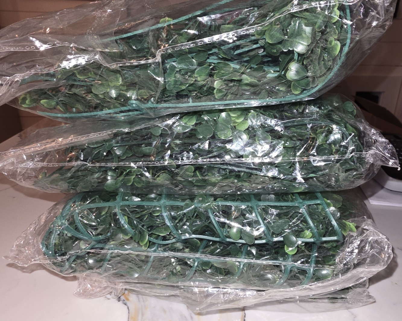 4 PIECES of faux wall mount boxwood greenery 60 cm x 40 cm, 23.62 in x 15.74 in