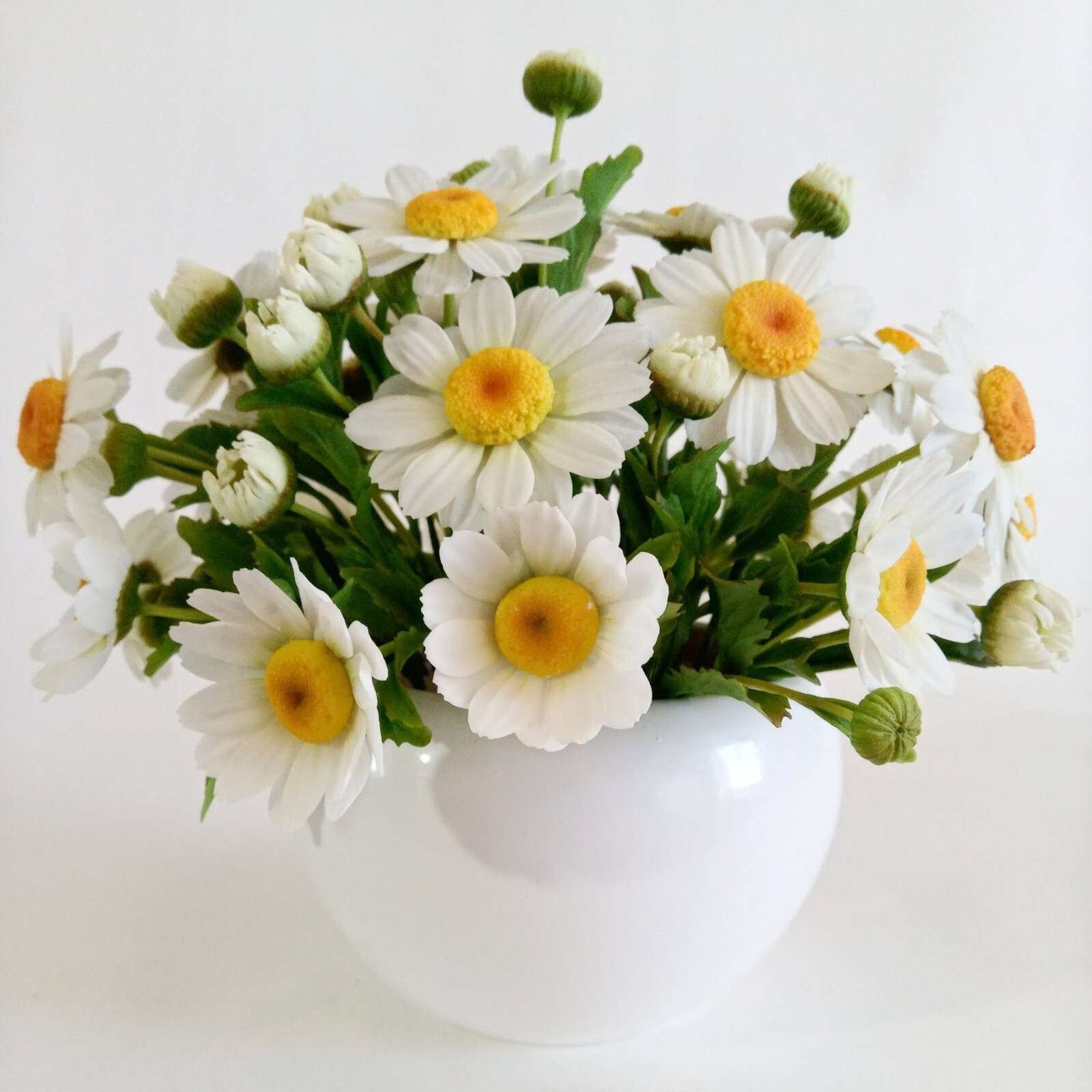 Artificial Lifelike Pretty Chamomiles Handmade Cold Porcelain Home Decor