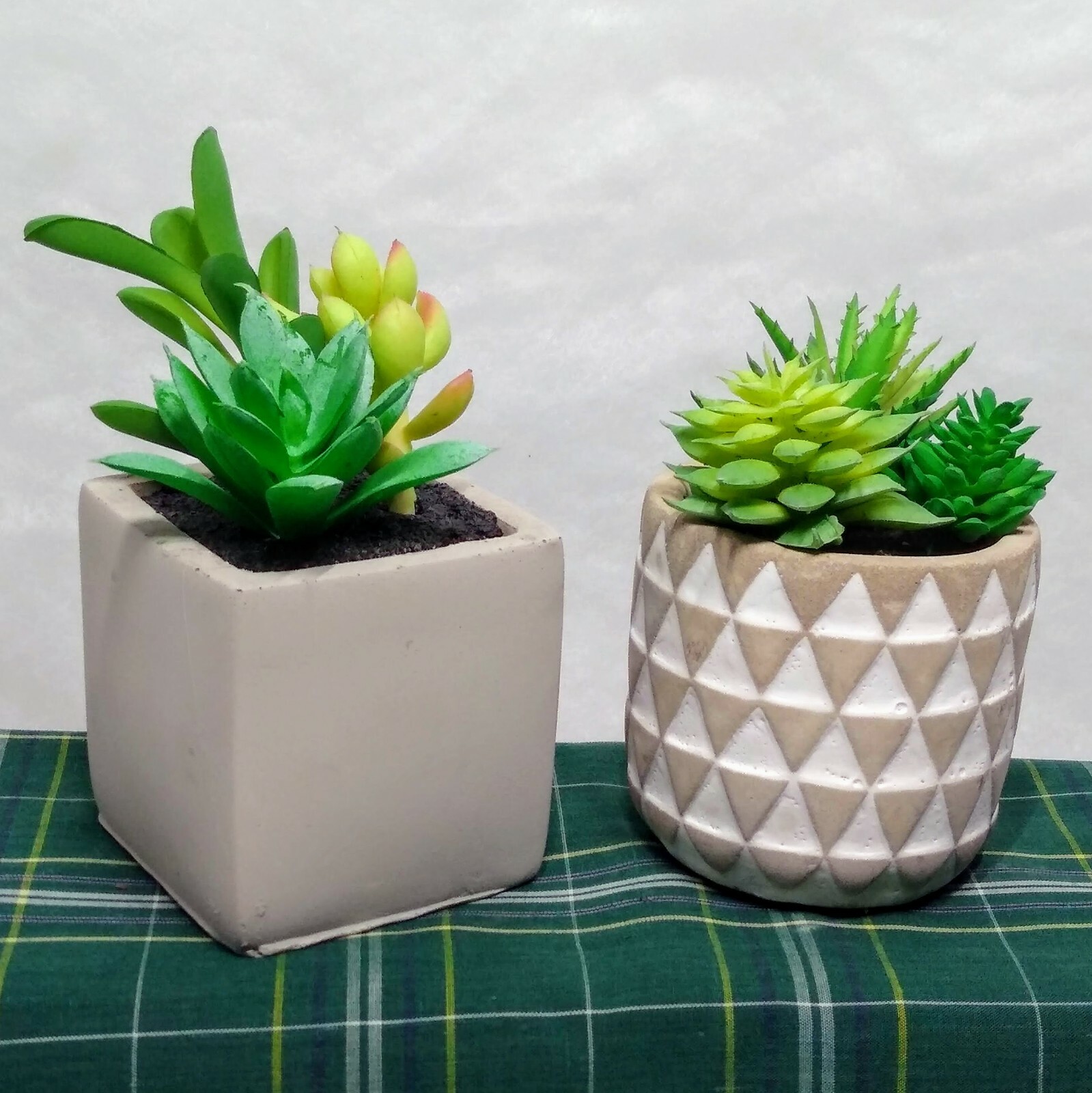 🌼 4.25″ & “5” Artificial Mixed Echeveria Succulents in Cement Pots – Set of 2
