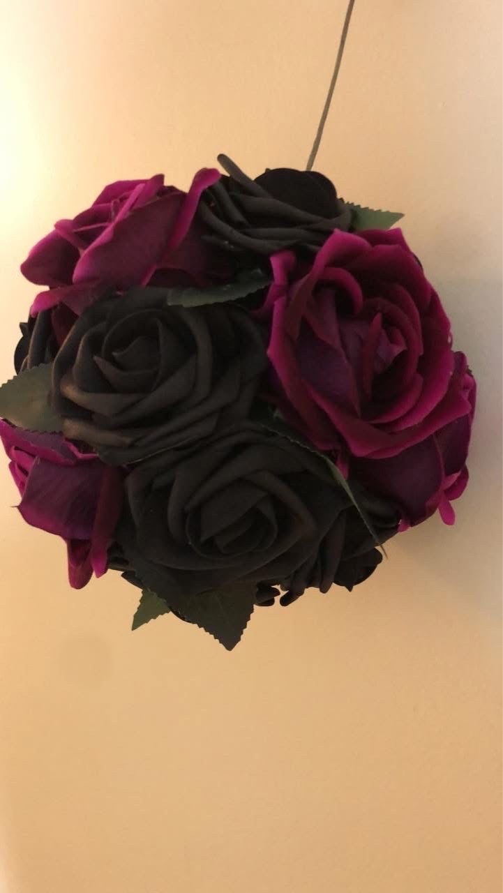 Handmade flower balls This product is a gothic-style artificial flower bouquet