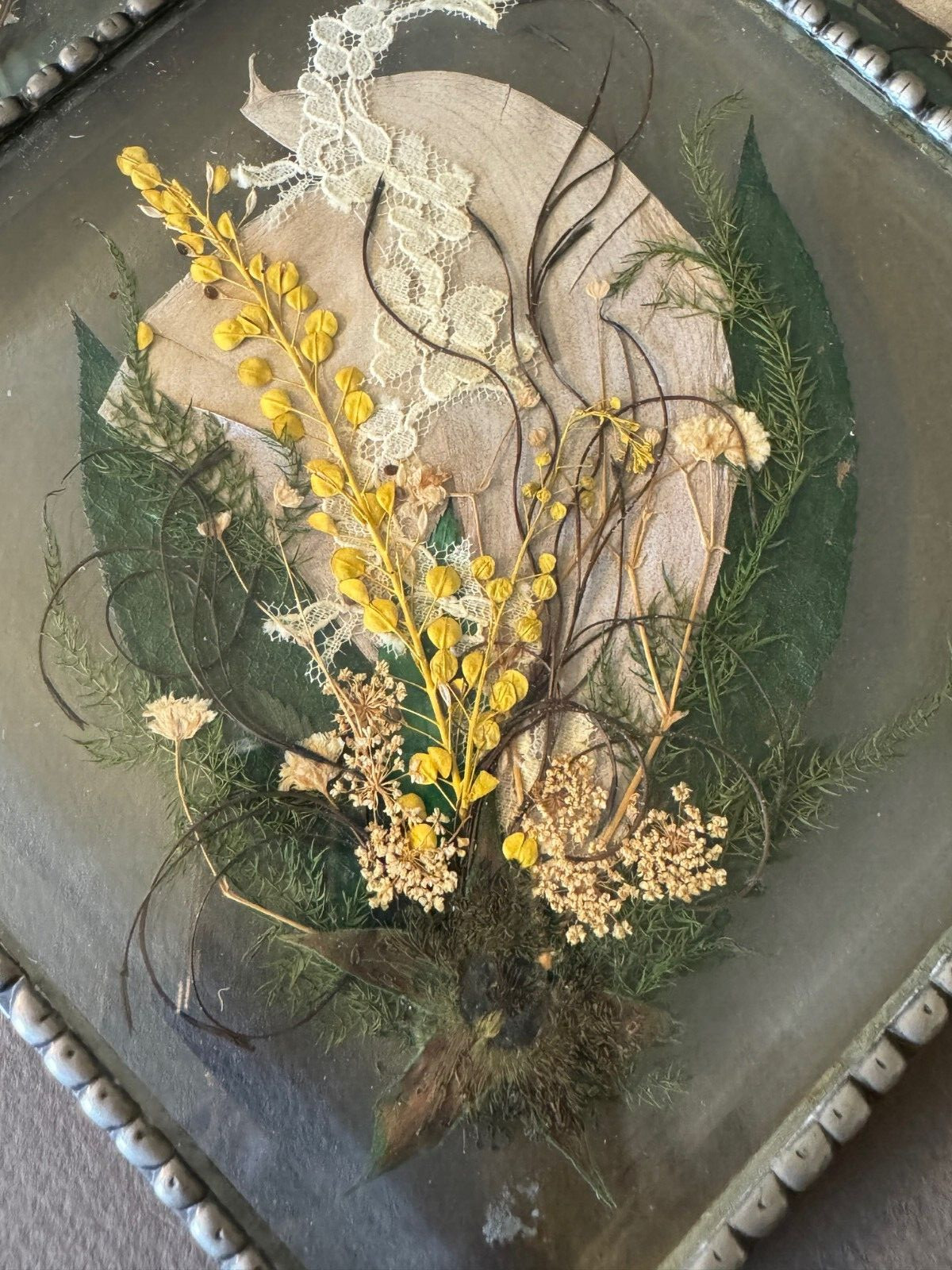 DRIED PRESSED FLOWER & LACE FACETED HEART FRAME WALL HANGING SUN CATCHER VTG