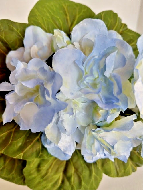 8″ ARTIFICIAL Semi-Miniature African Violet – no pot.