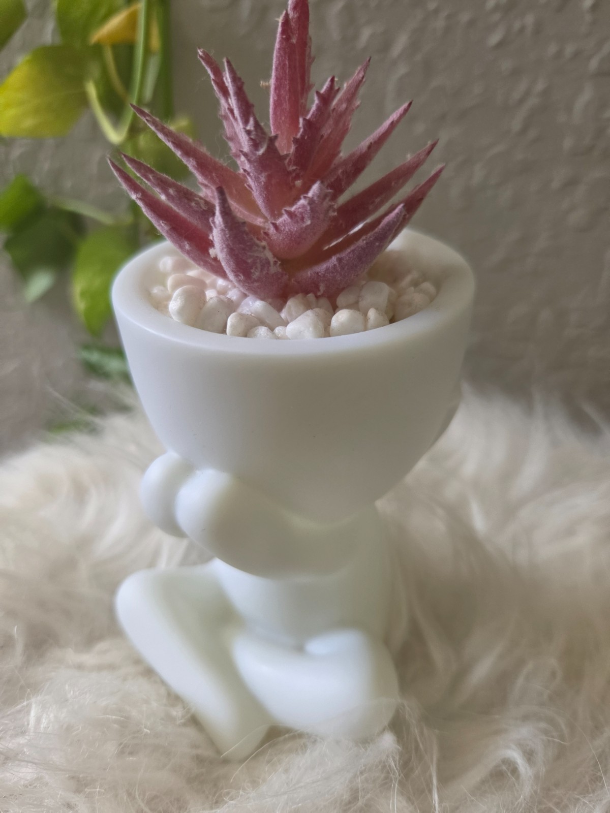 Der Rose Human Shaped Ceramic pot set feat artificial pink succulent plants