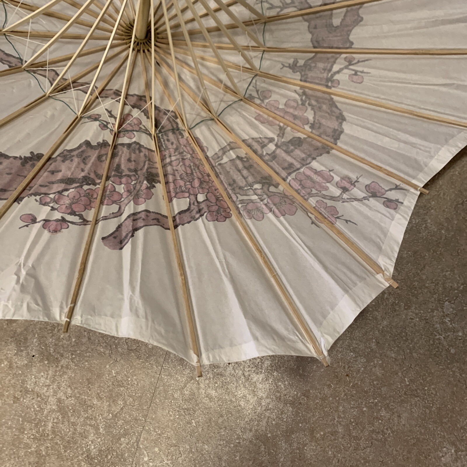 PARASOL WOOD RICE PAPER SCALLOPED CHERRY BLOSSOMS FLOWERS ABOUT 24 Inches Tall