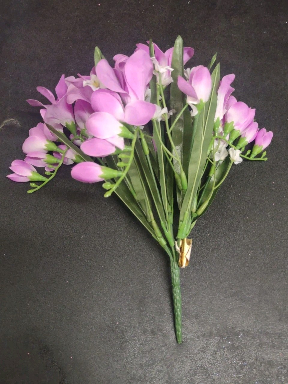 Vintage 10″ Silk Freesia Flower Bush, Lavender, 5 Stems, Baby’s Breath & Foliage