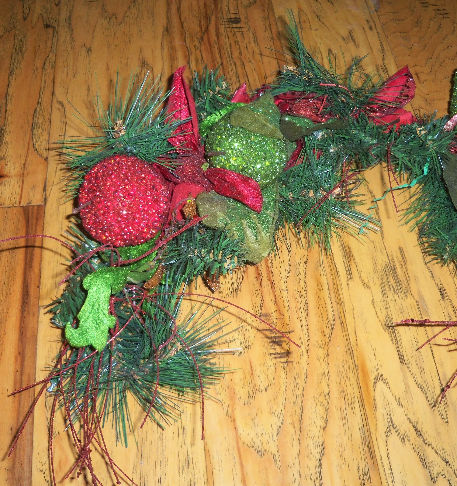 Artificial Sugar Coated Faux Fake Fruit & Foliage Wall Hanging Garland Spray Red