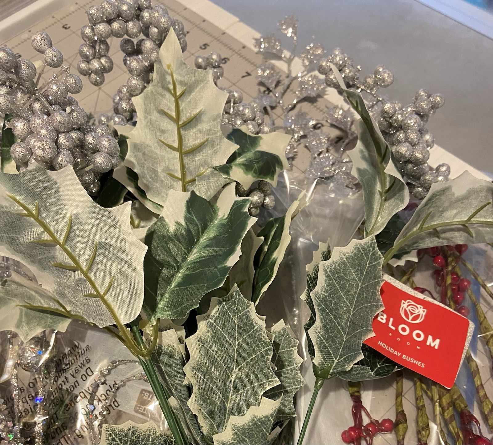 HUGE LOT OF FLORAL STEMS&PICKS FOR THE HOLIDAY SEASON-WREATH MAKING-DECORATING