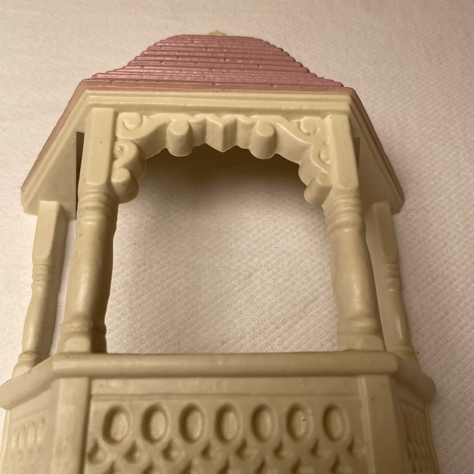 Retro Gazebo Wall Pockets Pair Vintage Cream Pink Plastic 70s Cottagecore Decor